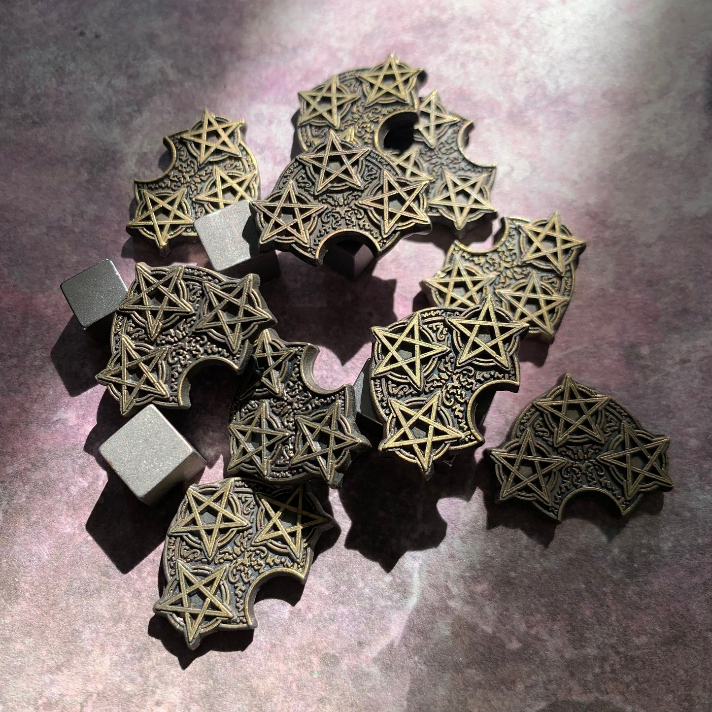 1, 3 Charge tokens for Arkham Horror LCG (metal, single-sided, mirrored) , 10 Pieces.