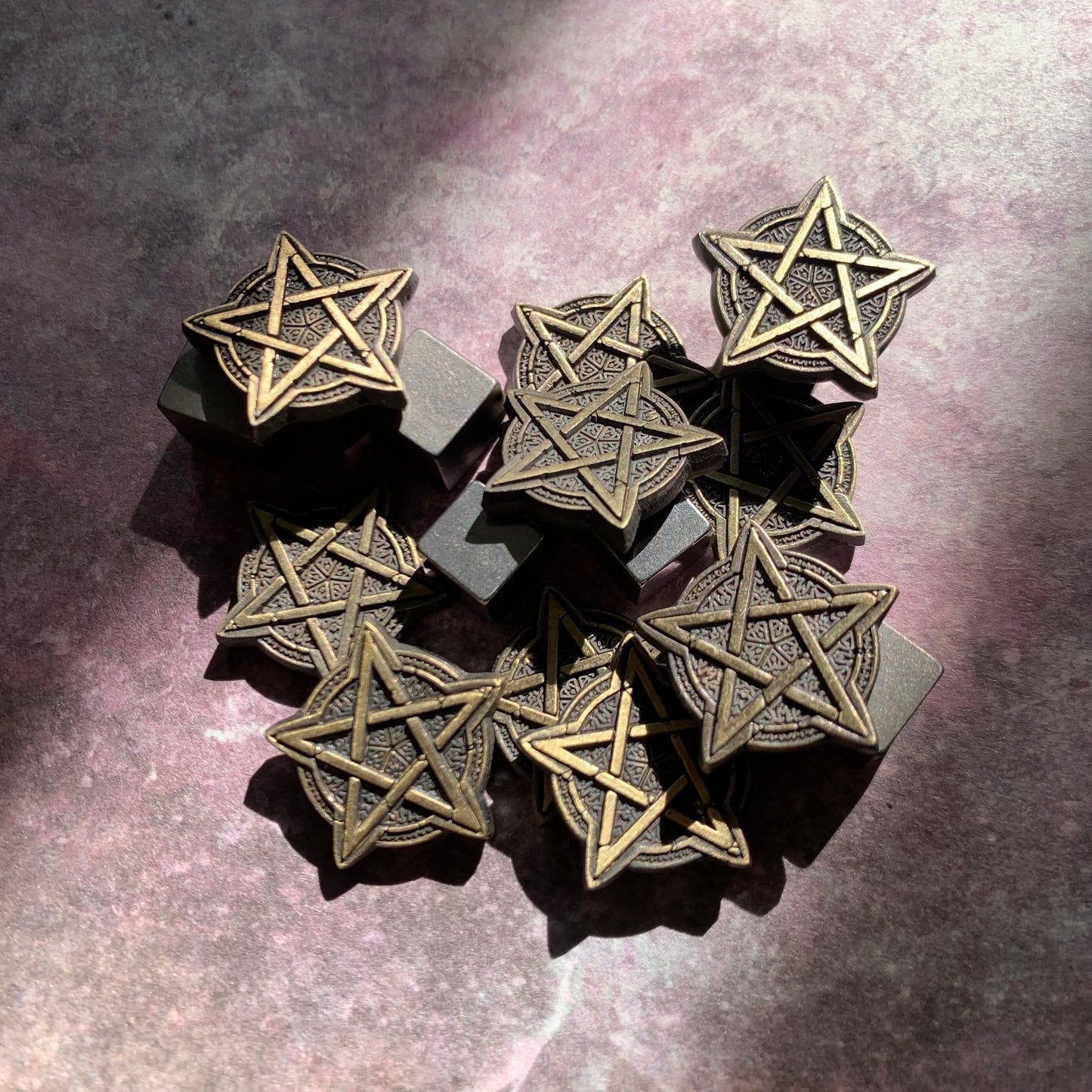 1, 3 Charge tokens for Arkham Horror LCG (metal, single-sided, mirrored) , 10 Pieces.
