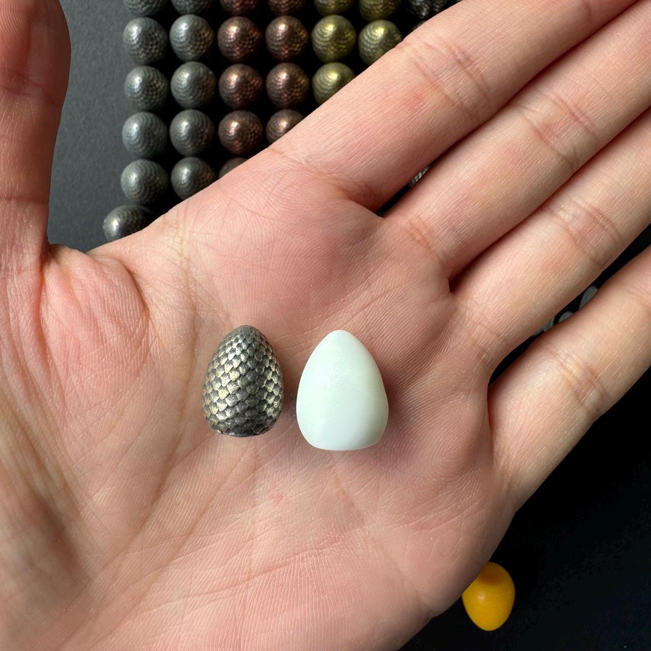 60x Metal Dragon Eggs, Upgrade Tokens for Wingspan Wyrmspan (Available in 5 Colors), Free Self-Standing Red Velvet Storage Pouch Included