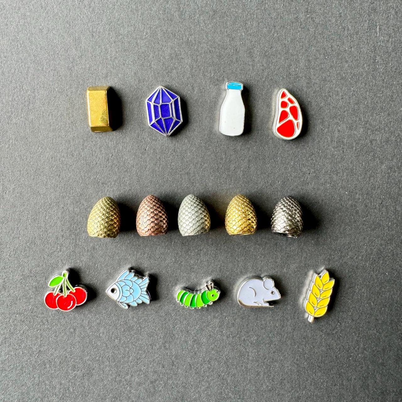 60x Metal Dragon Eggs, Upgrade Tokens for Wingspan Wyrmspan (Available in 5 Colors), Free Self-Standing Red Velvet Storage Pouch Included