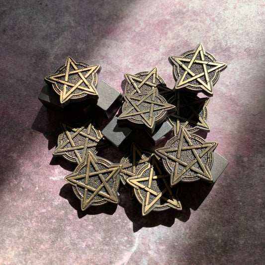 1, 3 Charge tokens for Arkham Horror LCG (metal, single-sided, mirrored) , 10 Pieces.